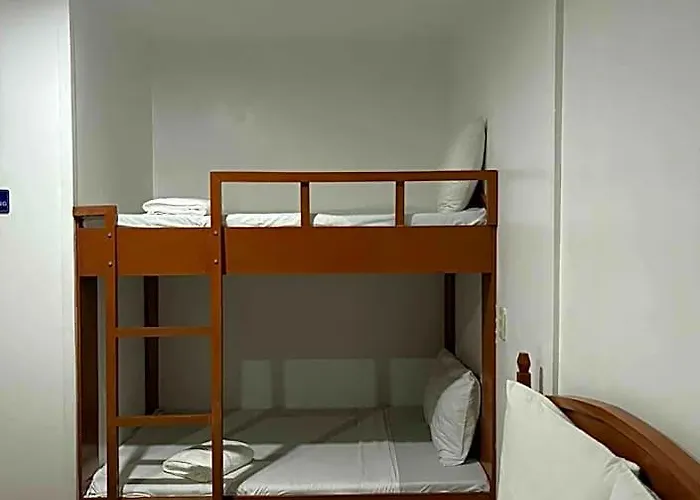 Duck Hotel Manilla